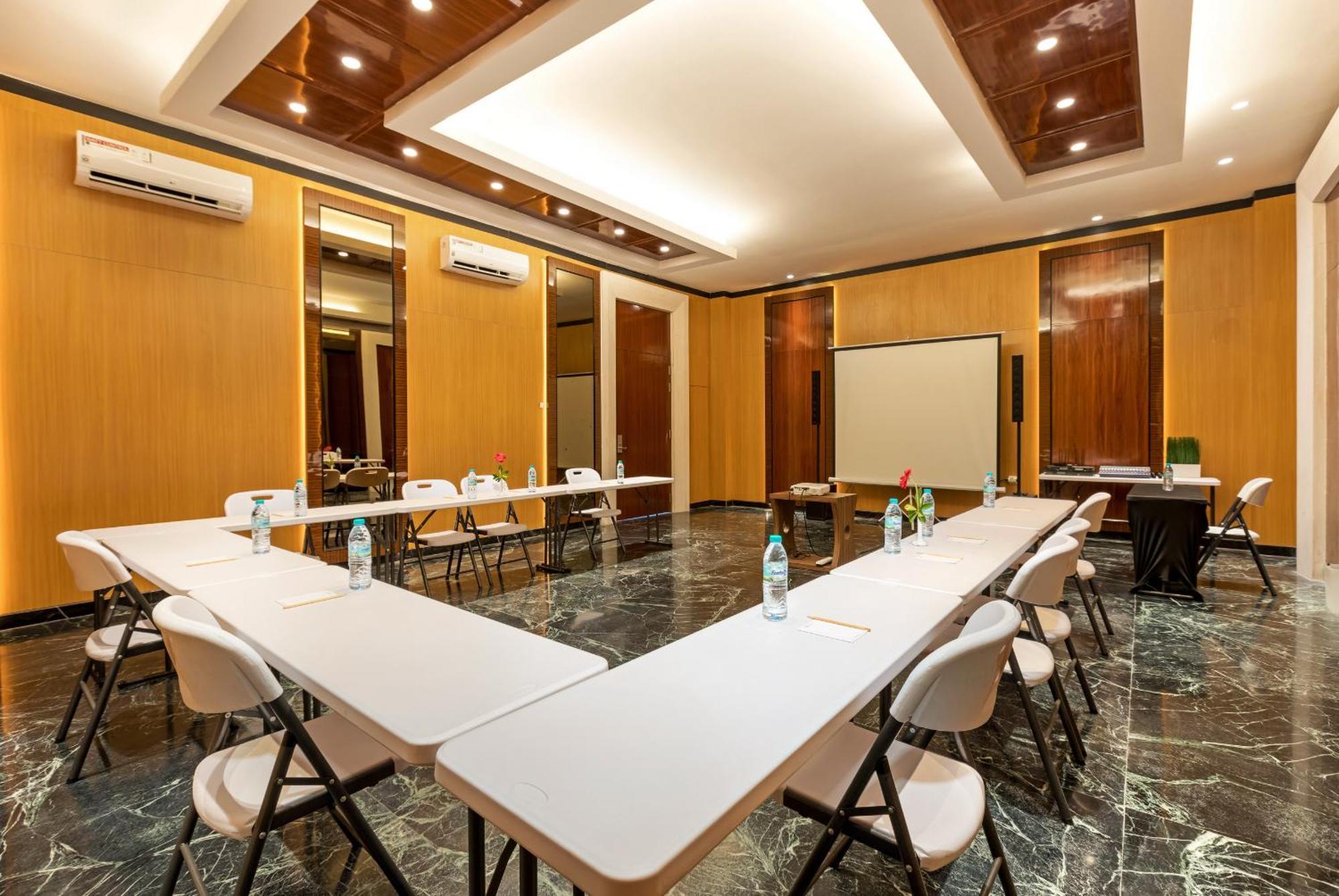 Boss Legian Hotel Powered By Archipelago Экстерьер фото