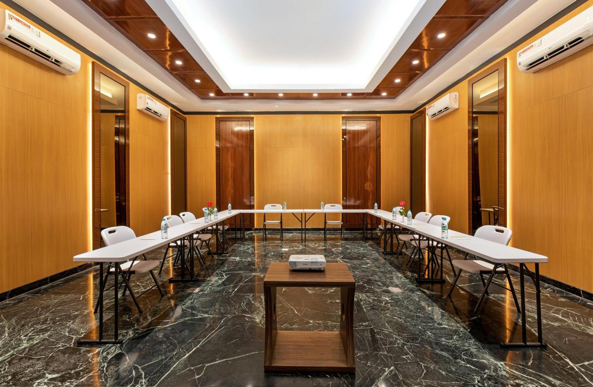 Boss Legian Hotel Powered By Archipelago Экстерьер фото