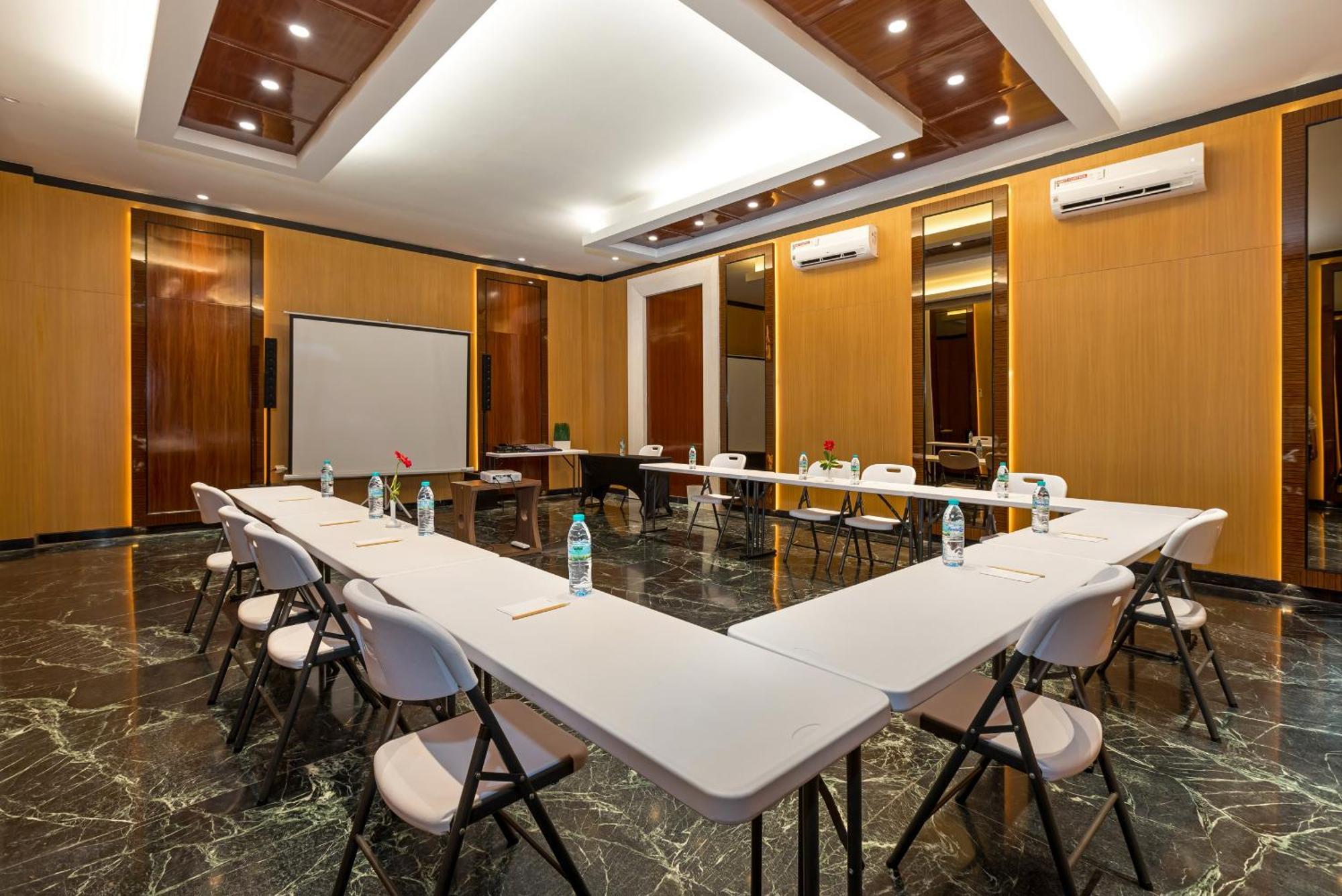 Boss Legian Hotel Powered By Archipelago Экстерьер фото