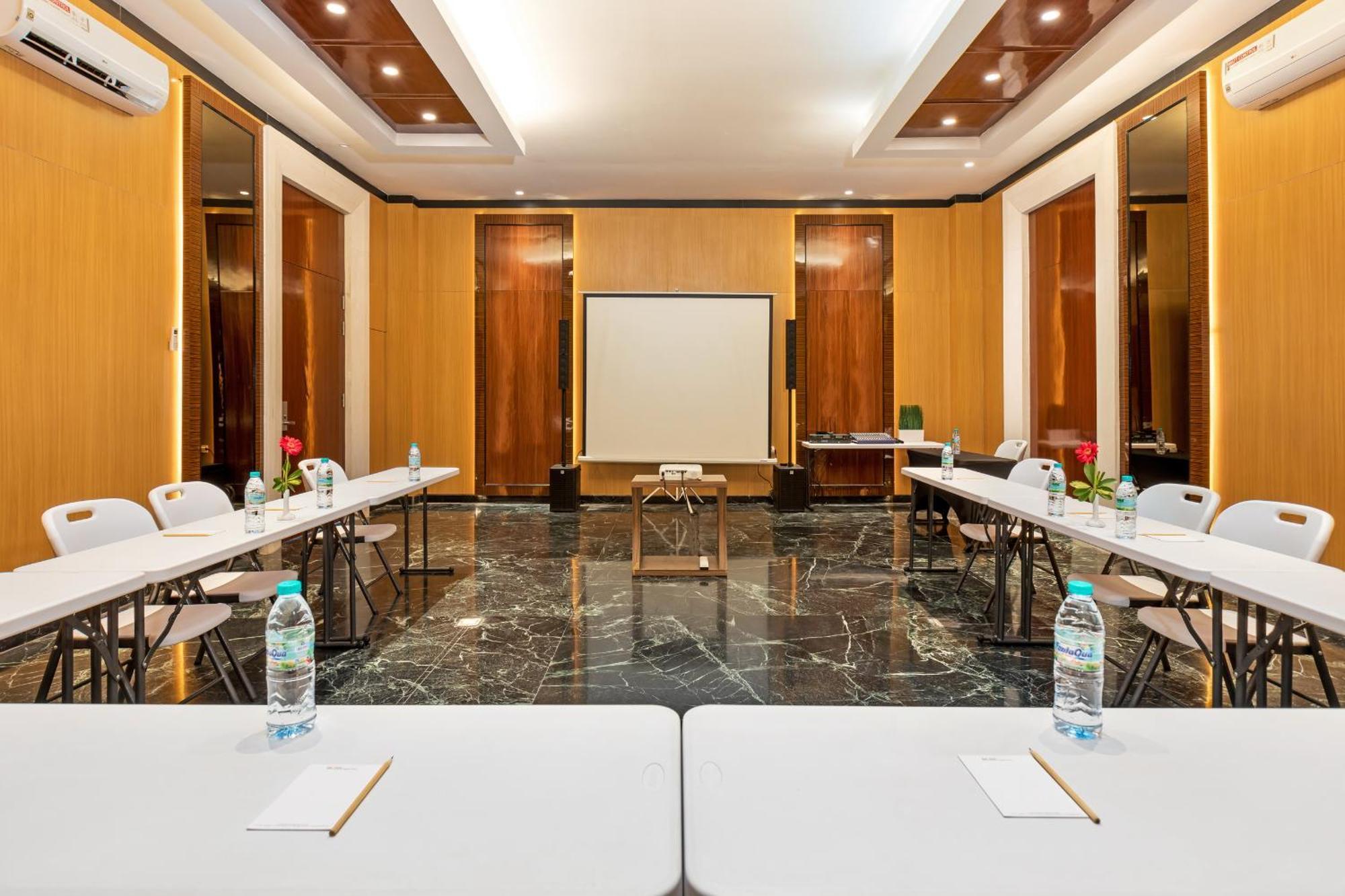 Boss Legian Hotel Powered By Archipelago Экстерьер фото